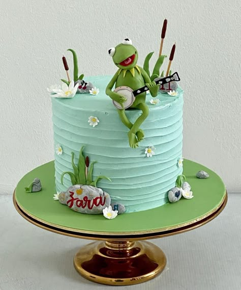 Frog And Toad Cake, Frog Cake Birthday, Frog Cake Ideas, Froggy Cake, Robin Cake, Camping Birthday Cake, Pond Cake, Frog Birthday Party, Lily Cake