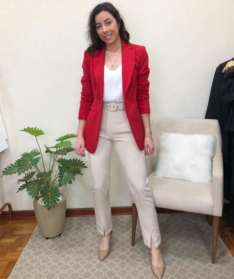 Red Blazer Outfit For Work, Red Jacket Outfit, Blazer Outfits Women, Red Blazer Outfit, Outfits Con Jeans, Casual Work Outfits Women, Smart Casual Work Outfit, Fashionable Work Outfit, Blazer Outfits For Women