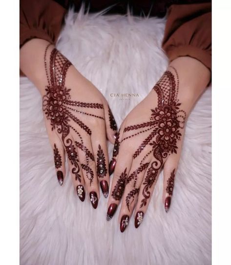 Henna Wedding Maroon, Henna Wedding Simple, Henna Bts, Henna Art Wedding, Inai Simple, Henna Nikah, Model Henna, Henna Pengantin, Glitter Henna