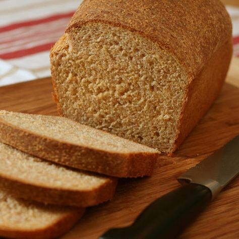 cornmeal graham loaf Healthy Homemade Bread, Oatmeal Bread Recipe, Molasses Bread, Brown Bread Recipe, Bread Bread Machine, Norwegian Recipes, Kouign Amann, Oatmeal Bread, Brown Bread