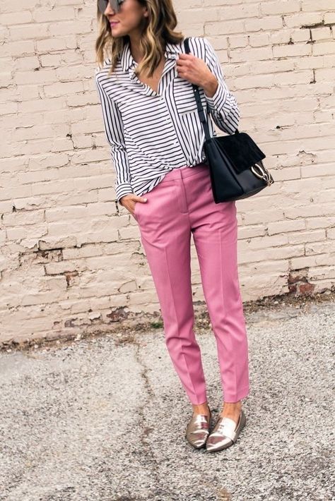 This Pin was discovered by Joanna Coleman. Discover (and save!) your own Pins on Pinterest. Pink Trousers Outfit, Pink Jeans Outfit, Pink Pants Outfit, Workwear Outfits, Look Rose, Pink Trousers, Pants Women Fashion, Pink Jeans, Casual Work Outfits