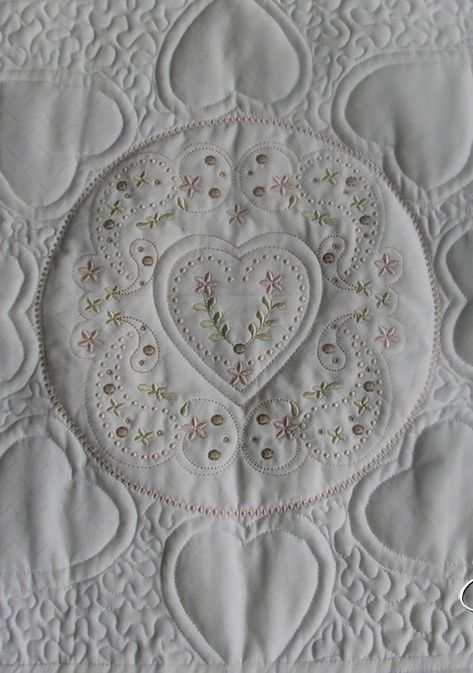 Candle Wicking Embroidery, Candlewicking Patterns Free, Candlewicking Patterns, Candle Wicking, Candlewicking Embroidery, Embroidery Quilt, Embroidered Quilts, Quilt Block, Beautiful Quilts