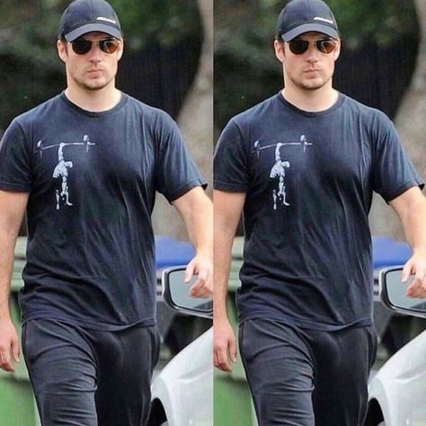 You see what i See?👀 - - Exactly, a beautiful man, right?🥺👀💕 #henrycavill