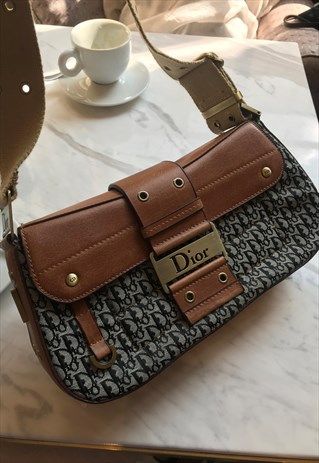 Runway Vintage, Vintage Designer Bags, Ethno Style, Fashion Week Trends, Girly Bags, International Style, Bags Luxury, Luxury Purses, Fancy Bags