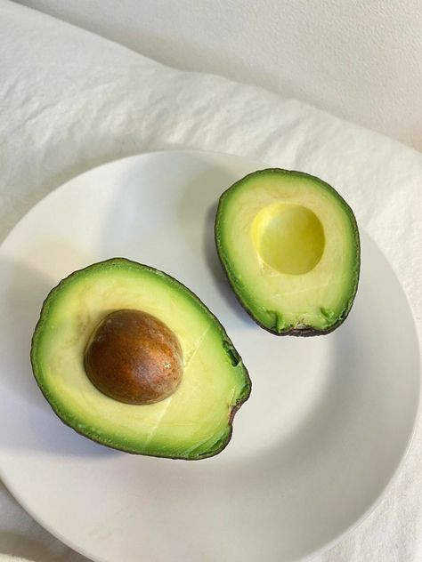 Avocado Lunch Recipes, Avocado Snack Ideas, Avocado Pasta Recipes, Avocado Egg Breakfast, Avocado Breakfast Recipes, Plant Avocado, Egg Toast Breakfast, Avocado Salads, Avocado Snack