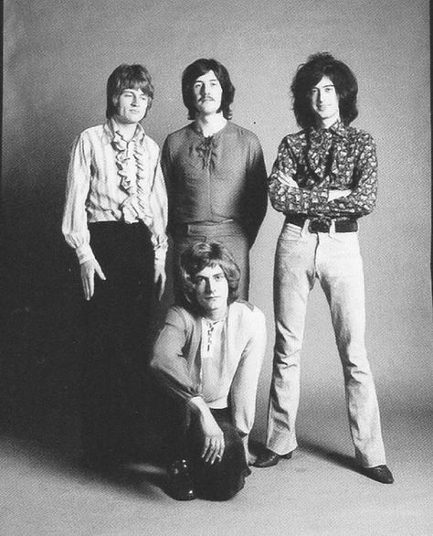 A rare previously unpublished publicity photo from 1968 Led Zeppelin Iii, Zeppelin Art, Led Zeppelin Iv, Robert Plant Led Zeppelin, John Paul Jones, Led Zep, John Bonham, Musica Rock, Jimmy Page