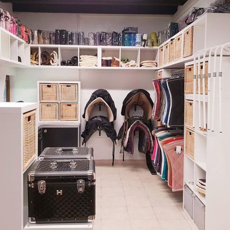 Tack Room Storage, Luxury Horse Barns, Dream Barn Stables, Tack Room Organization, Horse Shed, Horse Tack Rooms, Equestrian Barns, Diy Horse Barn, Horse Room