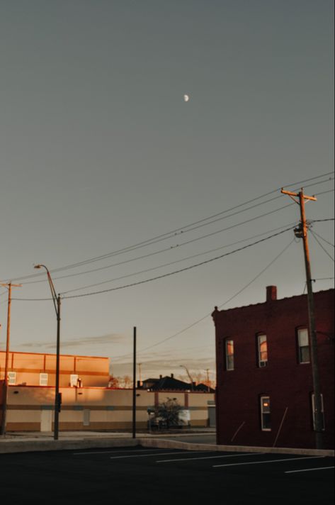 Midwest Night Aesthetic, Ethan Aesthetic, Indiana Aesthetic, Hometown Aesthetic, Indiana Photography, Small Town Mystery, Moon Sunset, Inspo Art, Just A Small Town Girl