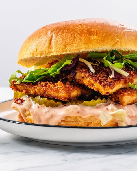 Welcome to the tofu sandwich of your dreams! This incredible vegan sandwich stars crispy breaded tofu, tangy Russian dressing, and crunchy pickles that create a flavor explosion everyone will love. #tofu #tofusandwich #tofurecipe #easytofu #tofusandwichrecipe #plantbased #vegan #veganrecipe #vegandinner #plantbased #plantbaseddinner Crispy Tofu Sandwich, Tofu Sandwich Meat, Tofu For Sandwiches, Marinated Tofu Sandwich, Sliced Tofu Sandwich, Smoked Tofu Sandwich, Tofu Sandwiches Vegan, Is Tofu Healthy, Vegan Tofu Sandwich