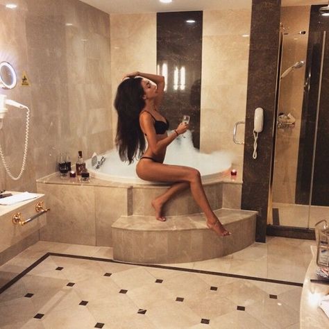 Boujee Lifestyle, Champagne Hair, Luxury Lifestyle Women, Lose 15 Pounds, Foto Tips, Rich Lifestyle, Luxe Life, Rich Girl, Luxury Life