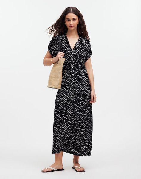 Button-Front Midi Shirtdress in Floral Simple Chic Outfits Minimal Classic, Midi Button Down Dress, Sunmer Dresses, Floral Black And White, Knit Tank Dress, Travel Dress, Button Front Dress, How To Wear Scarves, Madewell Dresses