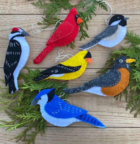 6 hand-stitched felt bird Christmas ornaments. This set includes (no substitutions available)- * 1 male cardinal * 1 American robin * 1 downy woodpecker * 1 chickadee * 1 blue jay * 1 goldfinch Each bird is available for purchase individually in the shop. The birds are approximately 4.5 - 5 inches tall and vary in widths. The thickness of each bird is between 0.75 and 1 inch. The string loop length is approximately 3-4 inches. The thread is cotton floss and the ornaments are stuffed with poly fi Felt Birds Ornaments, Diy Felt Christmas Ornaments, Bird Christmas Ornaments, Felt Crafts Christmas, Fabric Postcards, Bird Watcher, Woodland Forest, Felt Birds, Forest Nature