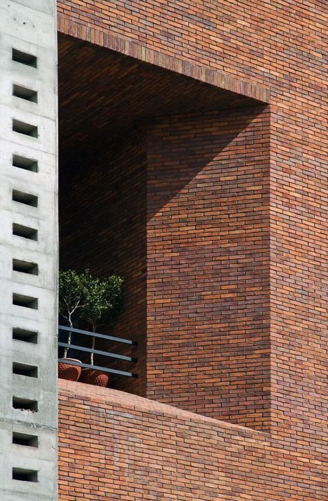 Building of Construction Engineering Disciplinary Organization / Dayastudio  + Nextoffice                                                                                                                                                                                 Más Brick Corner, Brick Window, Construction Engineering, Brick Detail, Brick Arch, Brick Construction, Brick Architecture, Brick Facade, Building Facade