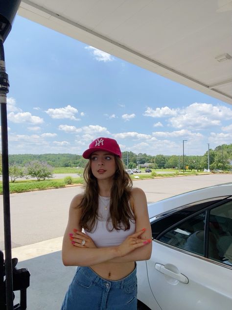 hat vsco fashion accessories fit Red Hat Outfit Summer, Red Hat Outfit Baseball, Hat Inspo Outfit, Outfit Cappello, Ballcap Outfits, Red Cap Outfit, Inspo Outfit Summer, Red Hat Outfit, Styling Basics