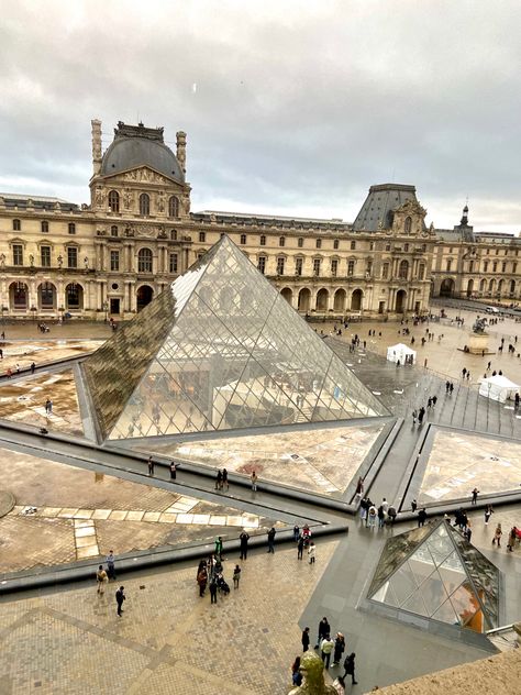 Louvre Aesthetic, Paris Background, Musee Du Louvre, Louvre Pyramid, Paris Louvre, Le Louvre, France Aesthetic, Paris Luxury, Beautiful Paris