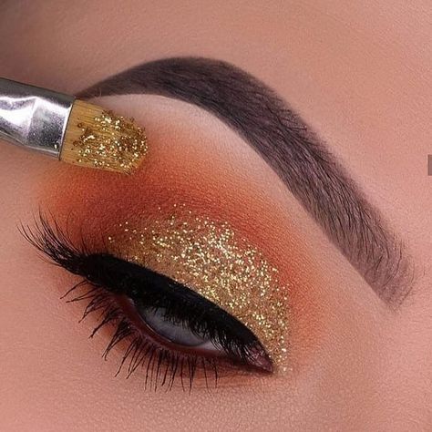 Golden Eye Makeup, Makeup Highlight, Orange Eye Makeup, Gold Makeup Looks, Orange Eyeshadow, Gold Eye Makeup, Orange Makeup, Metallic Eyes, Beautiful Eye Makeup