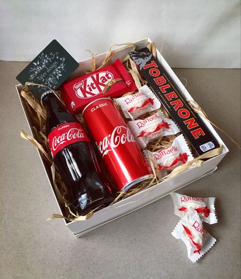 Coca Cola Gifts, Candy Bouquet Diy, Box Of Sunshine, Flower Box Gift, Candy Gift Box, Creative Birthday Gifts, Gift Box Birthday, Gift Inspo, Birthday Box