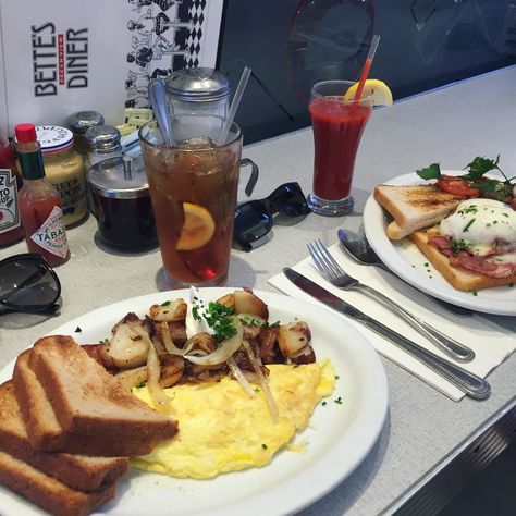 First #breakfast in #California California Breakfast Casserole, California Breakfast, Craving California, Best Breakfast In San Francisco, Driving The Coast Of California, Love Food, French Toast, Waffles, Toast