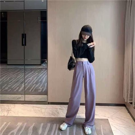 Trousers Outfit Casual, Wide Leg Trousers Outfit, Dress Pants Outfits, 2022 Outfits, Long Pants Outfit, Ulzzang Style, Legs Outfit, Clothes Korean Style, Korean Casual Outfits