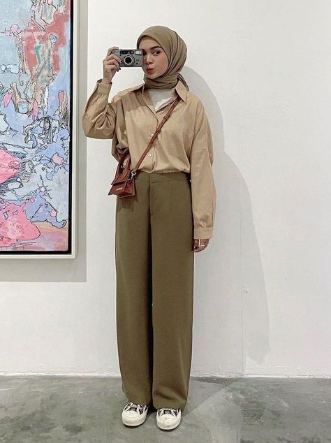 @yurezalina | celana by ig @kamiidea | Busana kasual, Toko busana, Busana minimalis Earthtone Outfits, Haircut Selfie, Photo Hijab, Outfit Hijab Casual, Estilo Hijab, Cute Hairstyle, Muslim Outfits Casual, Hijabi Fashion Casual, Casual Hijab