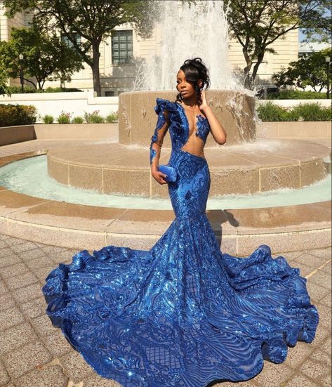 Blue Prom Dress Black Women, Glam Prom Dresses, Senior Outfits, Royal Blue Prom Dress, Emerald Green Prom Dress, Royal Blue Prom, Prom Picture Poses, Birthday Fit, Prom Inspiration