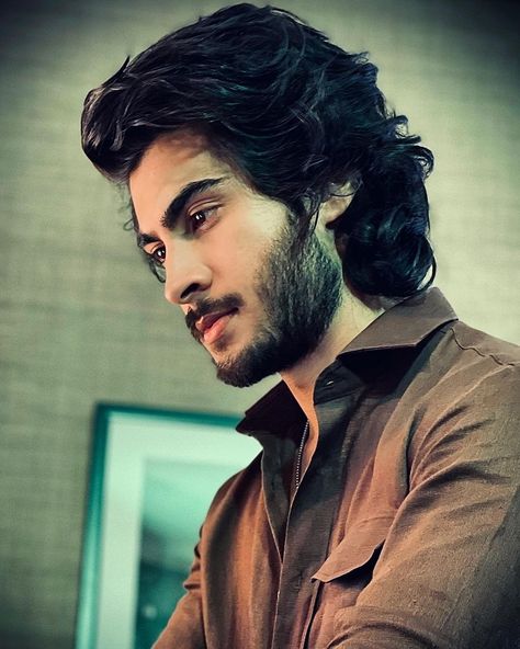 Haroon Kadwani, Hipster Haircuts For Men, Hipster Haircut, Mens Hairstyles With Beard, Lions Photos, Handsome Celebrities, Things To Do With Boys, Instagram Party, Good Morning Video Songs