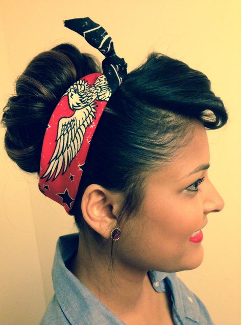 Rosie The Riveter hair by #PayleeMUA Rosie The Riveter Costume Diy Hair, Rosie The Riveter Hairstyle, Rosie The Riveter Hairstyle Tutorials, Rosie The Riveter Hair, Rosie The Riveter Halloween, Rosie The Riviter, Halloween Food Dinner, Rosie The Riveter, Food Dinner