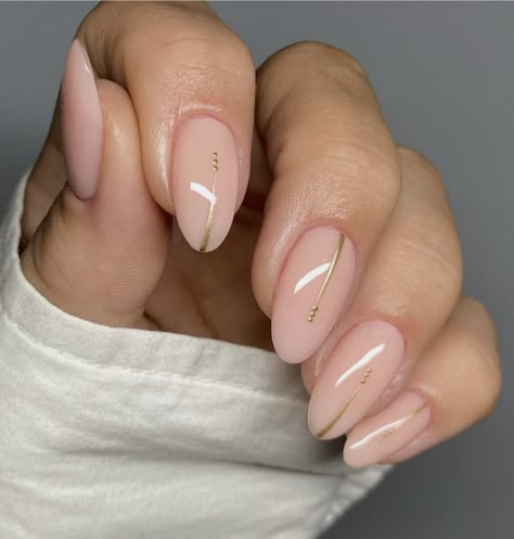 Nude Fall Nails, Neutral Nail Art, Dot Nail Designs, Minimal Nails Art, Lines And Dots, Gold Nail Designs, Long Nail Designs, Simple Gel Nails, Minimal Nails