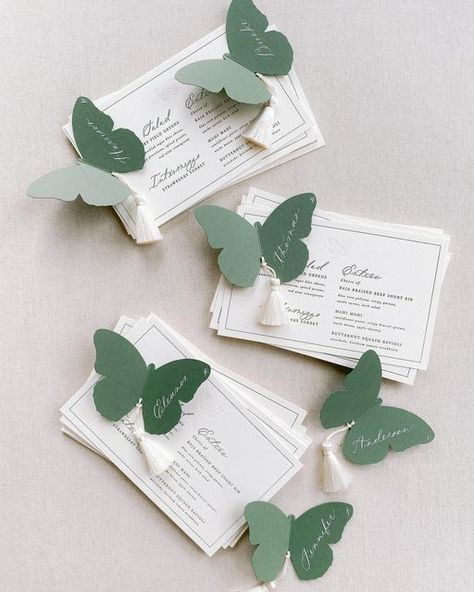 Butterfly Wedding Invitations, Cricut Business, Butterfly Details, Wedding Graphics, Butterfly Invitations, Flower Places, Butterfly Wedding, Butterfly Cards, Wedding Keepsakes