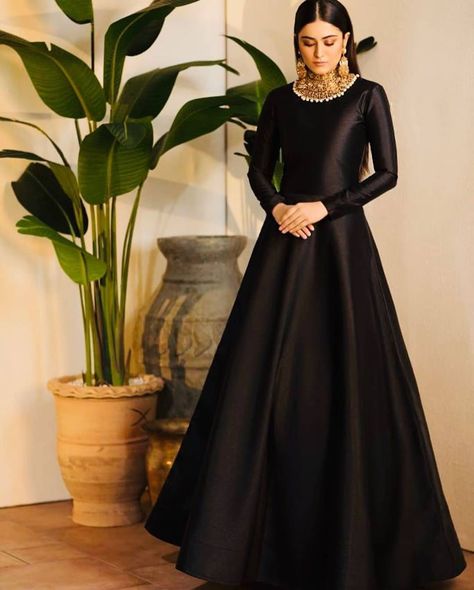 Doctorblogger Wedding Diaries (@doctorbloggerwedding) • Instagram photos and videos Silk Maxi Dress Pakistani, Maxi Dress Pakistani, Black Silk Maxi Dress, Black Dress Outfit Party, Black Frock, Dress Pakistani, Fancy Outfit, Latest Maxi Dresses, Maxi Dress Designs