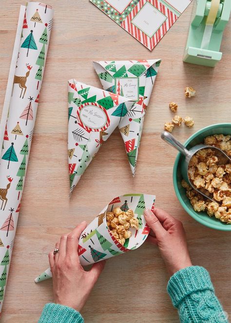 Sweet and Festive ways to wrap Christmas treats - Think.Make.Share. Christmas Treats Packaging, Treats Packaging, Enterprise Ideas, Christmas Food Crafts, Christmas Treats For Gifts, Best Christmas Recipes, Christmas Food Gifts, Canvas Ideas, Christmas Packaging