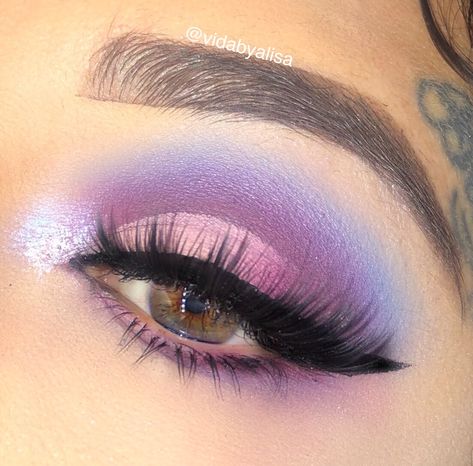 Cotton Candy Eyeshadow Look, Cotton Candy Eye Makeup, Cotton Candy Makeup Look, Sky Makeup Look, Candy Themed Makeup, Pastel Makeup Aesthetic, Candy Makeup Ideas, Cotton Candy Eyeshadow, Candyland Makeup