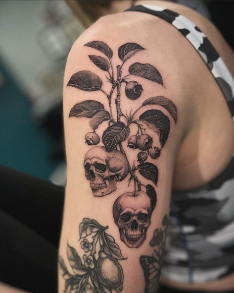 Floral Skull Tattoos, Coast Tattoo, Rip Tattoos For Mom, Skull Tattoo Designs, Line Tattoo Ideas, Hip Thigh Tattoos, Cool Tattoo Drawings, Tattoo Instagram, Forearm Sleeve Tattoos