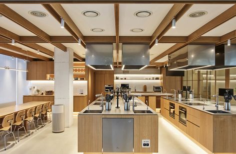 Cooking Classes Design, Architecture Brochures, Lavatory Design, Communal Kitchen, Architecture Magazine, School Interior, Spatial Design, Kitchen Showroom, Studio Kitchen