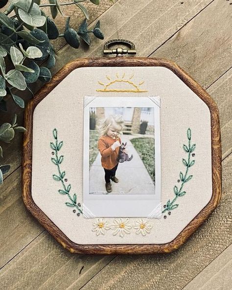 Instax Mini Frame, Embroidery Hoop Art Diy, Mini Frame, Embroidered Photo, Embroidery Hoop Crafts, Diy Embroidery Patterns, Framed Embroidery, Baby Embroidery, Hand Embroidery Projects