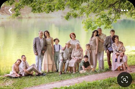 Family Generation Photography, Group Family Pictures, Big Family Photo Shoot Ideas, Large Family Photo Shoot Ideas, Large Family Pictures, Large Family Photography, Family Reunion Photos, Extended Family Pictures, Large Family Portraits