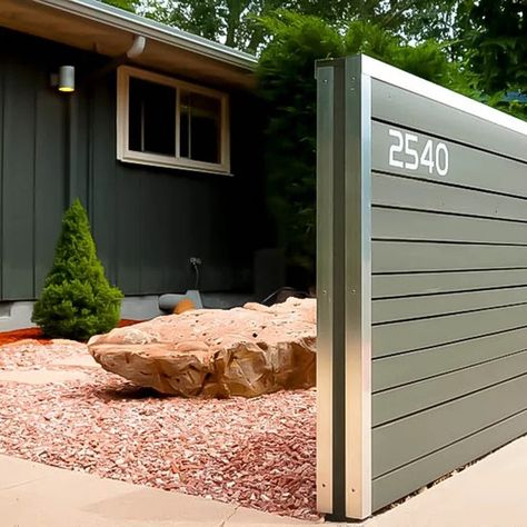 75 Mid-Sized Mid-Century Modern Landscaping Ideas You'll Love - September, 2024 | Houzz Mid Century Modern Driveway Gates, Modern Gates Driveway, Yard Before And After, Mid Century Modern Landscaping, Modern Landscaping Ideas, Modern Driveway, Denver Modern, Modern Gate, Mid Modern