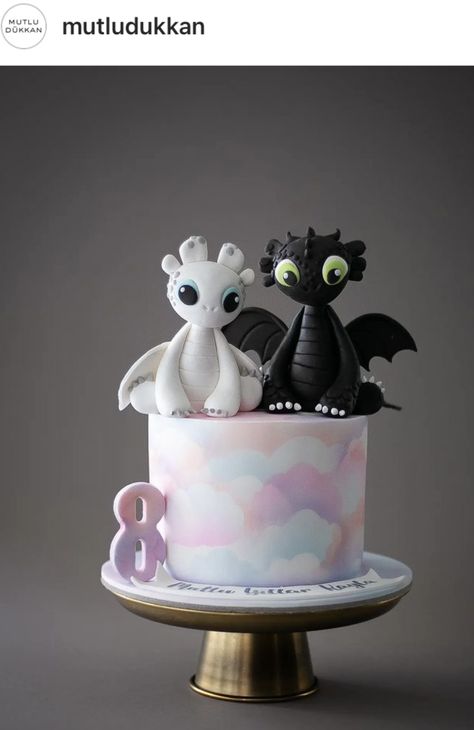 How To Train Your Dragon Cake, Toothless Birthday Cake, Toothless Cake, 26 Birthday Cake, Dragon Birthday Cakes, Castle Birthday Cakes, Scary Cakes, 1st Bday Cake, Twin Birthday Cakes