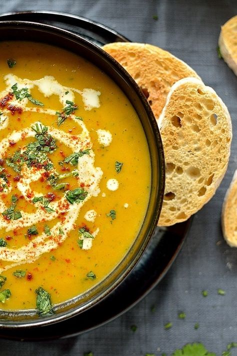 Carrot and coriander soup - healthy, filling, quick and easy to make and utterly delicious! Corriander Recipes, Soup Carrot, Carrot And Coriander Soup, Coriander Soup, Soup Healthy, Soup Maker, Turkey Soup, Carrot Recipes, Roasted Carrots