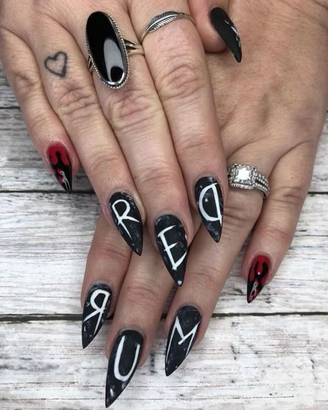 Red Rum The Shining Halloween nails for the fall. black, red, and white nail design. Nagel Stamping, Black Halloween Nails, Halloween Nails Diy, Horror Nails, Nail Art Halloween, Holloween Nails, Witchy Nails, Halloween Acrylic Nails, Stiletto Nail Art