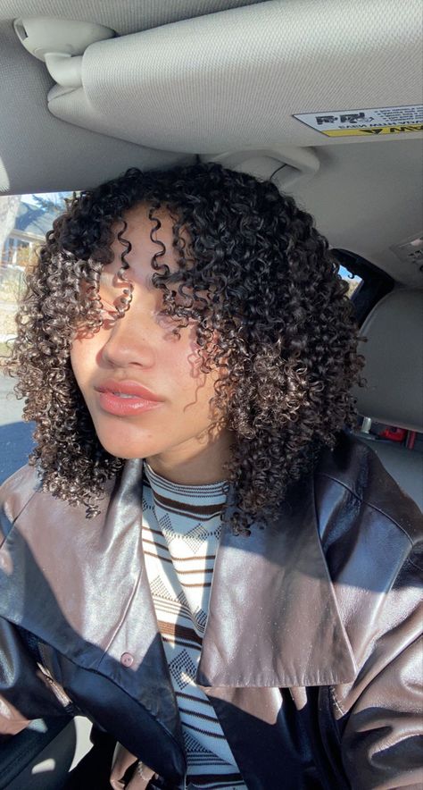 Cute Curly Bangs Hairstyles, Layers Curly Haircut, Short Big Curly Hair, Layered Bangs Curly Hair, Curly Curtain Bangs 3b, Coily Bangs, Black Short Curly Hair, Shoulder Length Curly Hair Black Women, Shoulder Length Black Curly Hair