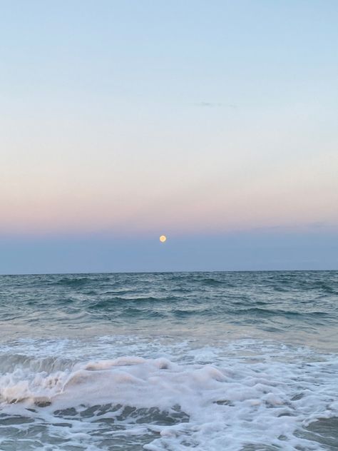 emerald isle north carolina Moon At The Beach, North Carolina Aesthetic, Carolina Aesthetic, Pretty Skys, Emerald Isle North Carolina, Costal Granddaughter, Emerald Isle Nc, Summer Roadtrip, Hamptons Summer