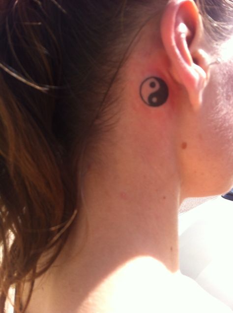 Ying yang tat Yin Yang Tattoo Behind Ear, Ying Yang Tattoo Behind Ear, Ying Yang Tattoo, Yang Tattoo, Yin Yang Tattoos, Ying Yang, Tattoo Inspo, Yin Yang, Behind Ear Tattoo