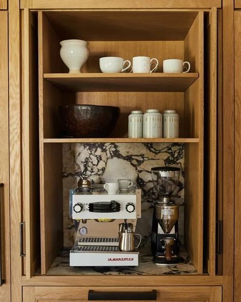 Koffie Stations, Hide Appliances, Dark Wood Kitchen Cabinets, Coffee Cabinet, Disc Interiors, Coin Café, Home Espresso Machine, Appliance Garage, Home Coffee Stations