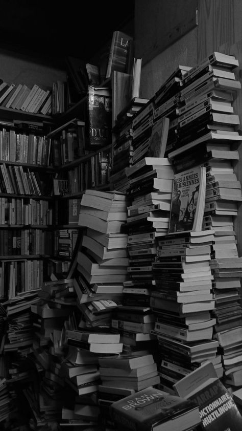 Book Aesthetic Black And White, Book Aesthetic Black, Vintage Halloween Wallpaper, Black And White Books, Aesthetic Black And White, Dream Library, Black And White Photo Wall, Black Wallpaper Iphone Dark, Aesthetic Wallpaper Iphone