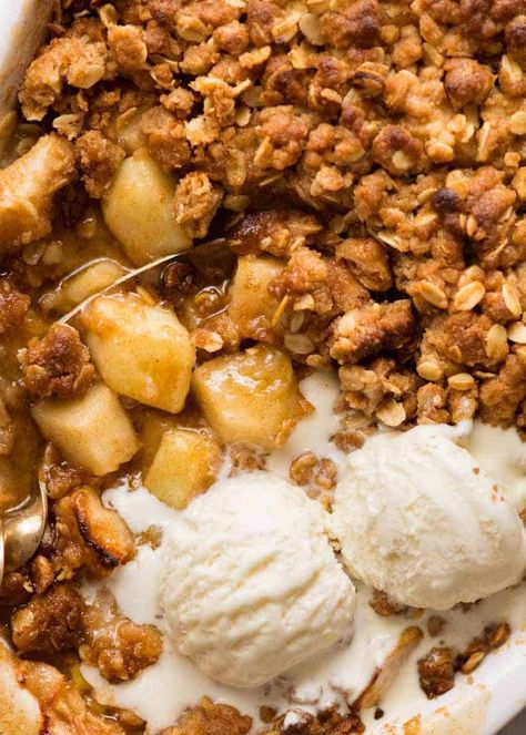 Best Apple Crumble Recipe, Bite Size Pies, Apple Crumble Recipe, Cocktail Party Food, Fruit Crumble, Quick And Easy Soup, Breakfast Burger, Recipe Tin, Recipetin Eats