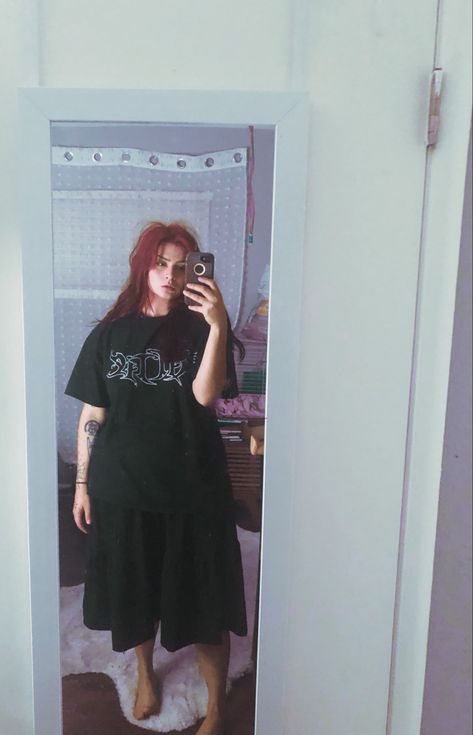 Goth Outfits Mid Size, Modest Alt Fashion, Long Black Skirt Outfit Plus Size, Casual Goth Outfits Plus Size, Plus Size Long Skirt Outfits, Long Black Skirt Alternative Outfit, Summer Goth Outfits Plus Size, Long Skirt Goth Outfit, Emo Maxi Skirt Outfit