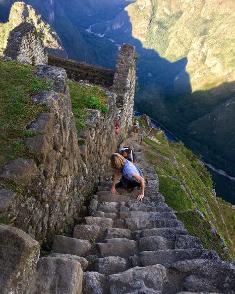 This is the option of 2 days where on the first day you’ll have the option to stay a night in Aguas Calientes (City of Machupicchu), then on the second day you’ll have the option to go up very early in the morning to Machu Picchu to see the sun rise, and you’ll have option to climb up Waynapicchu Mountain. Machi Pichu, Huayna Picchu, Cusco Peru, Peru Travel, Adventure Tours, Machu Picchu, Ancient Cities, Art Original, Peru