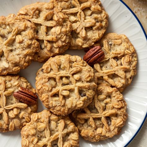 Original Oatmeal Cookie Recipe, Original Quaker Oatmeal Cookie Recipe, Quaker Oatmeal Raisin Cookies, Quaker Oats Oatmeal Cookies, Quaker Oatmeal Cookie Recipe, Quaker Oatmeal Cookies, Quaker Oats Recipes, Quaker Oatmeal, Oatmeal Cookie Recipe