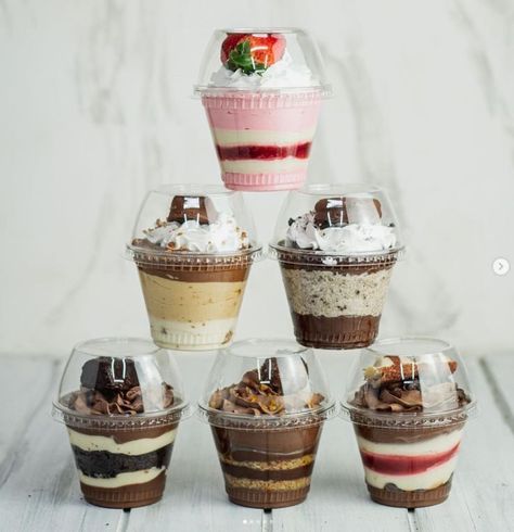 Cake In A Cup Packaging Ideas, Dessert Cup Packaging, Dessert Cups Recipes, Cake Cups, Mini Dessert Cups, Dessert Packaging, Baking Business, Cake Decorating Videos, Food Combining